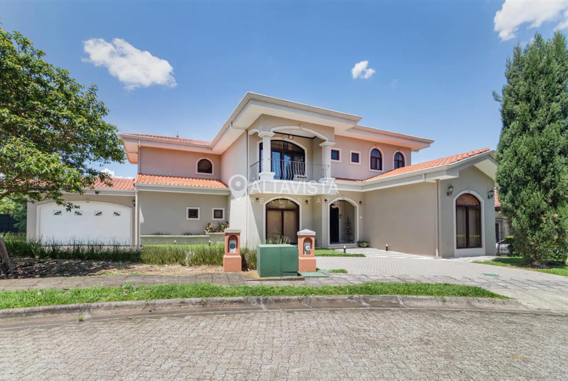 House at Condominio Roble Sabana