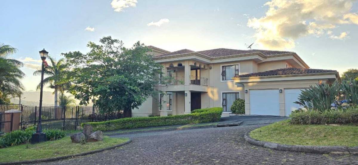 Casa en Colinas de Montealegre