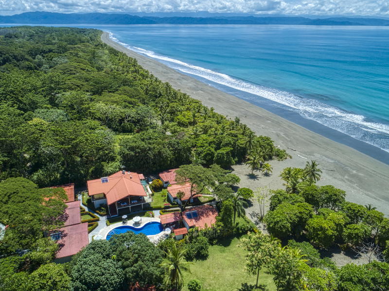 Commercial at Puerto Jiménez