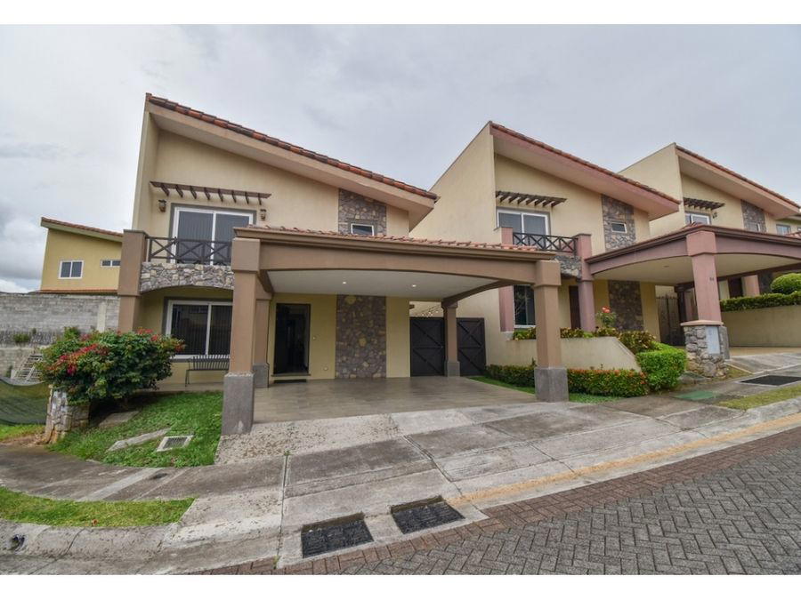 Casa en Condominio Bosques de Velarde