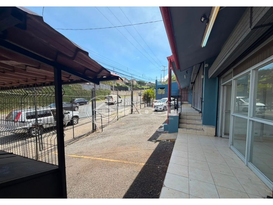 Comercial en Ulloa