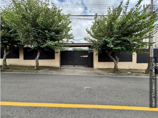 Casa en Trejos Montealegre