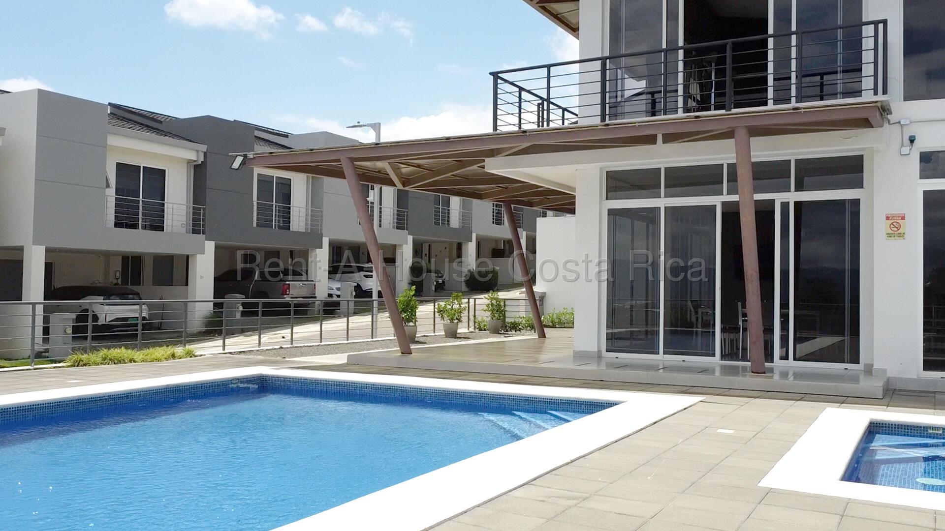 Casa en Condominio Altos de Sabanilla