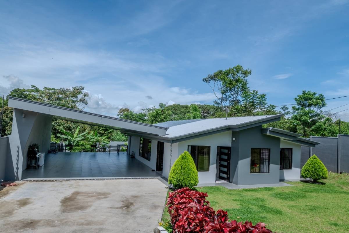 Casa en Daniel Flores