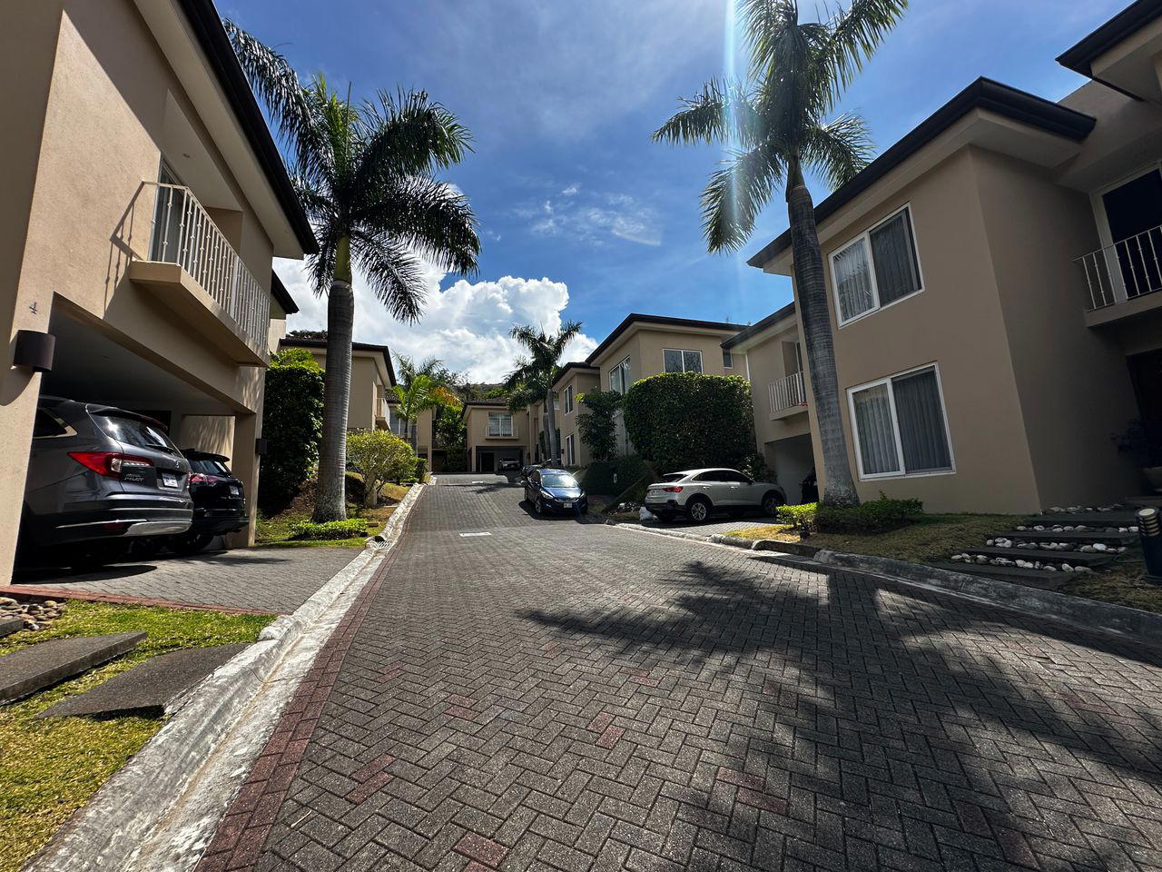 VENTA DE CASA EN CONDOMINIO MONTEARROYO CON 4 HABITACIONES
