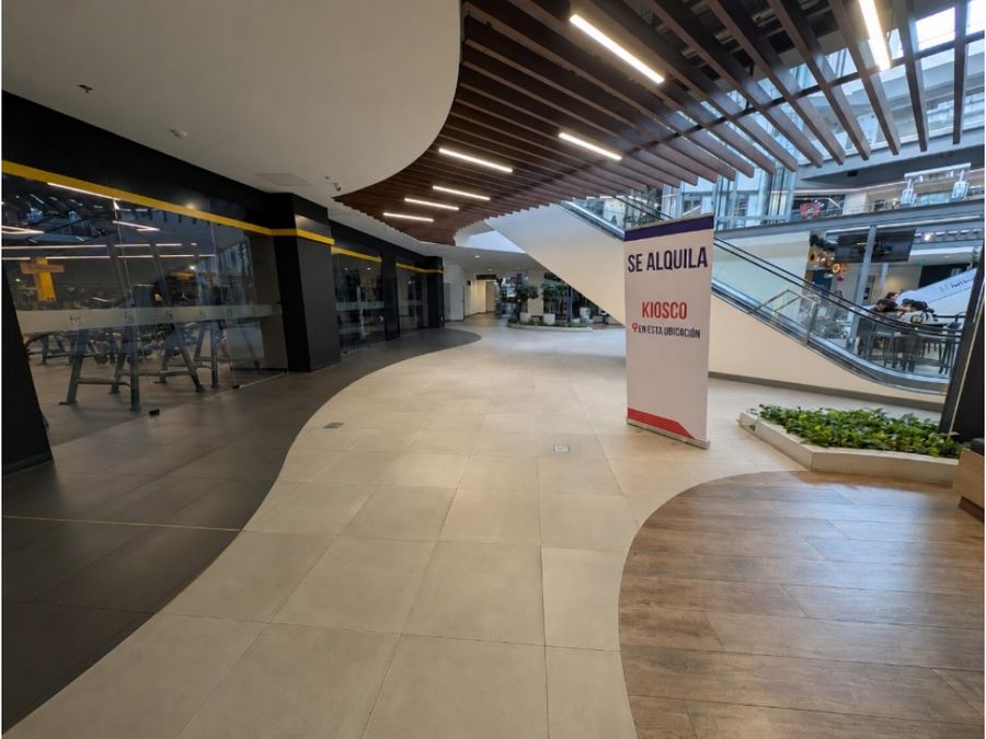 Commercial at Ulloa