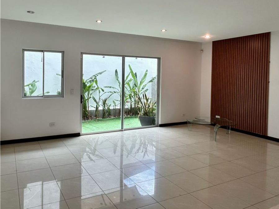 Casa en Trejos Montealegre