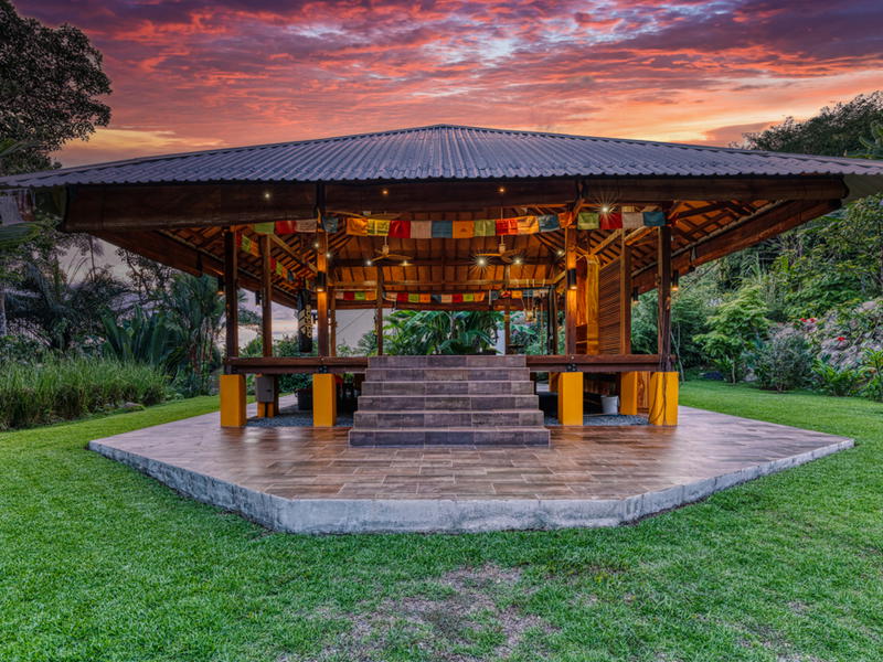 Land at Bahía Ballena
