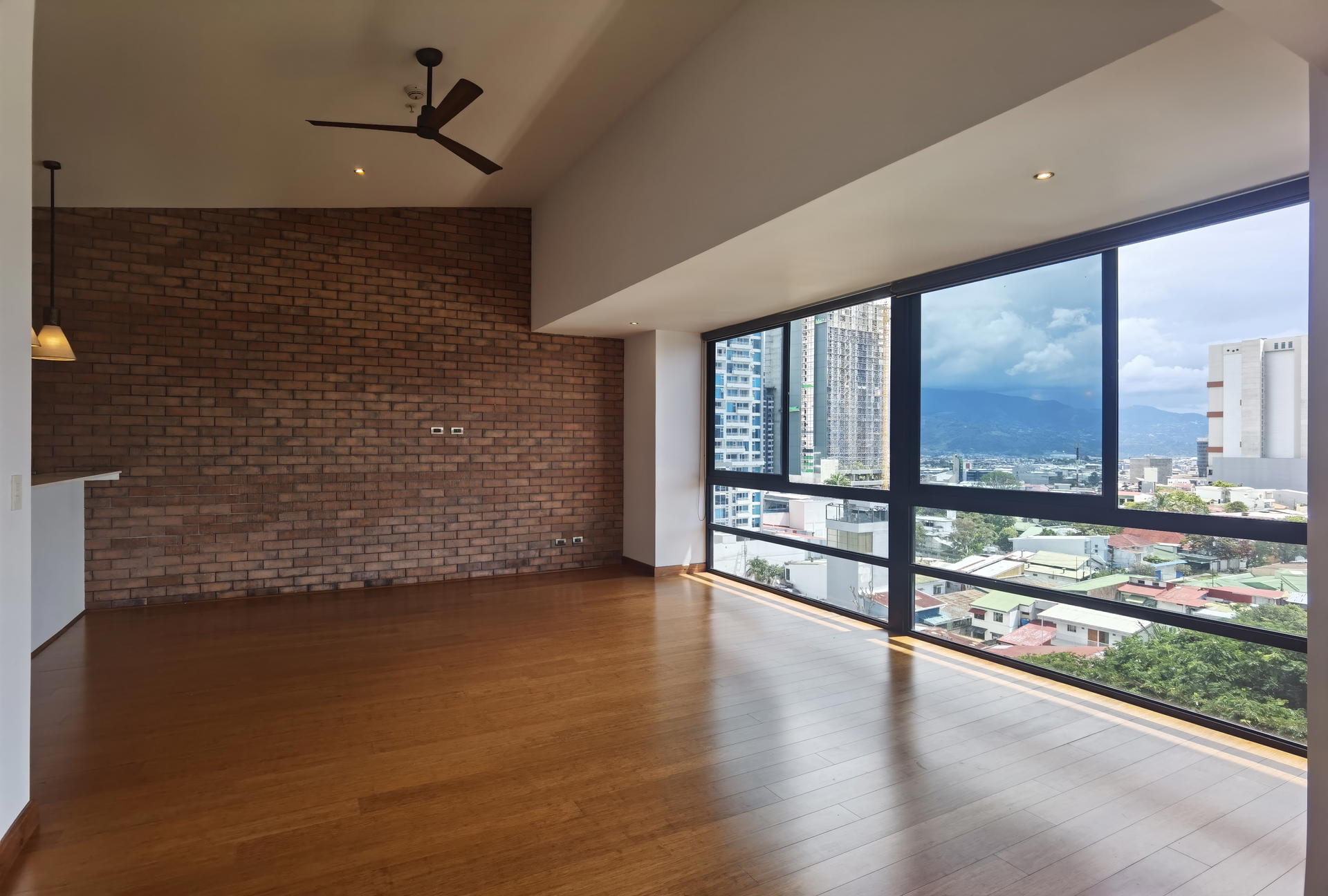 Alquiler de penthouse de una planta - Montes de oca