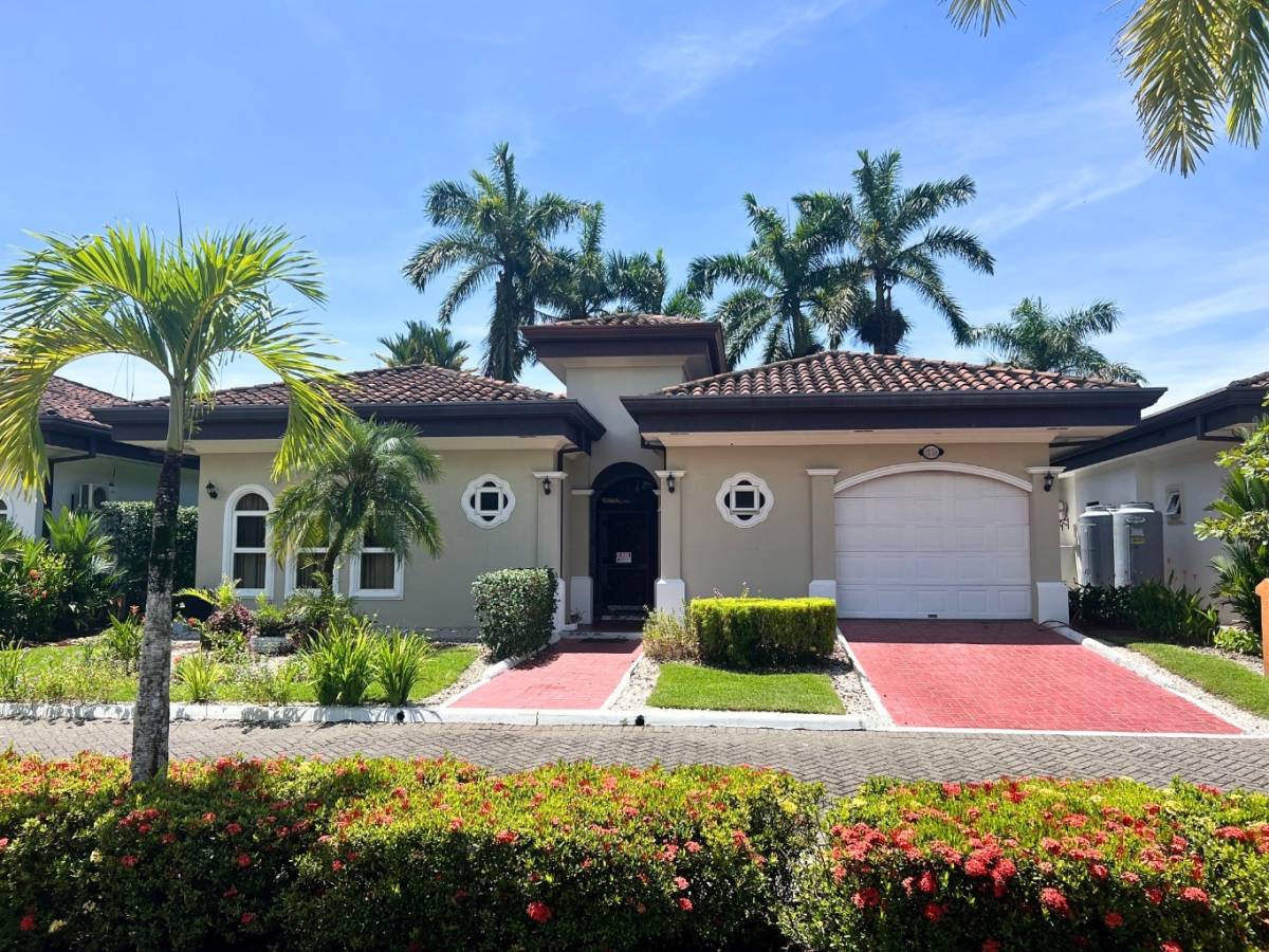 House at Condominio Costa del Sol