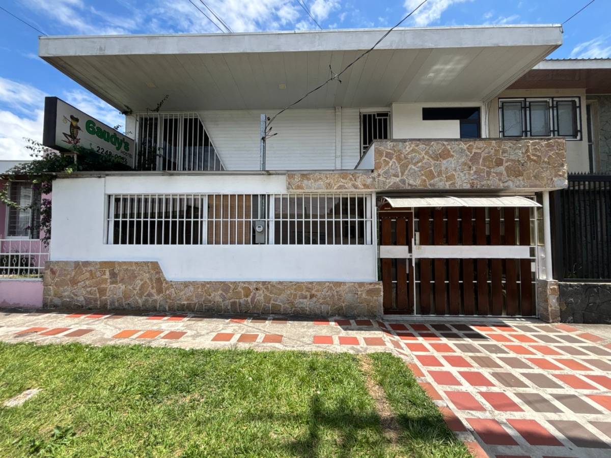 House at Paseo Colón