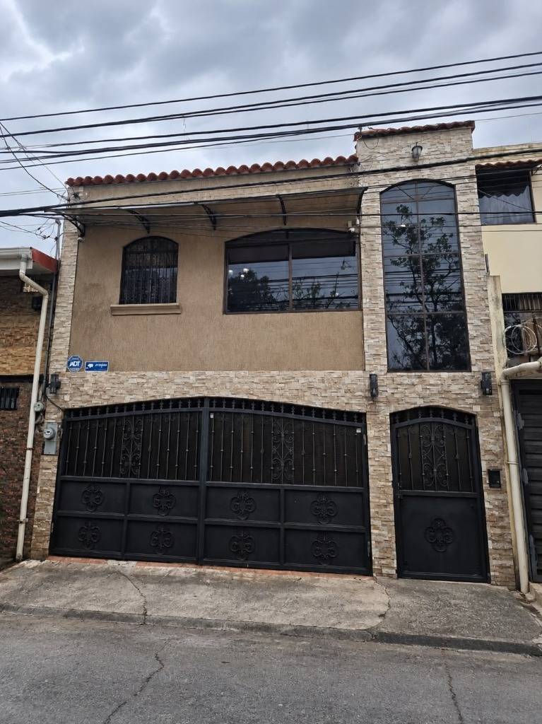 Casa en Cinco Esquinas