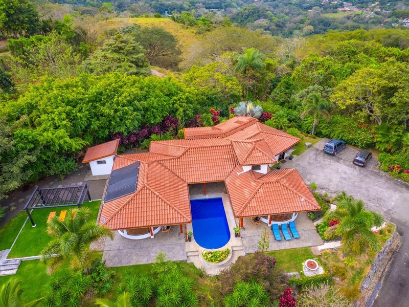 Peace and Comfort: Furnished Home with Private Pool in Atenas