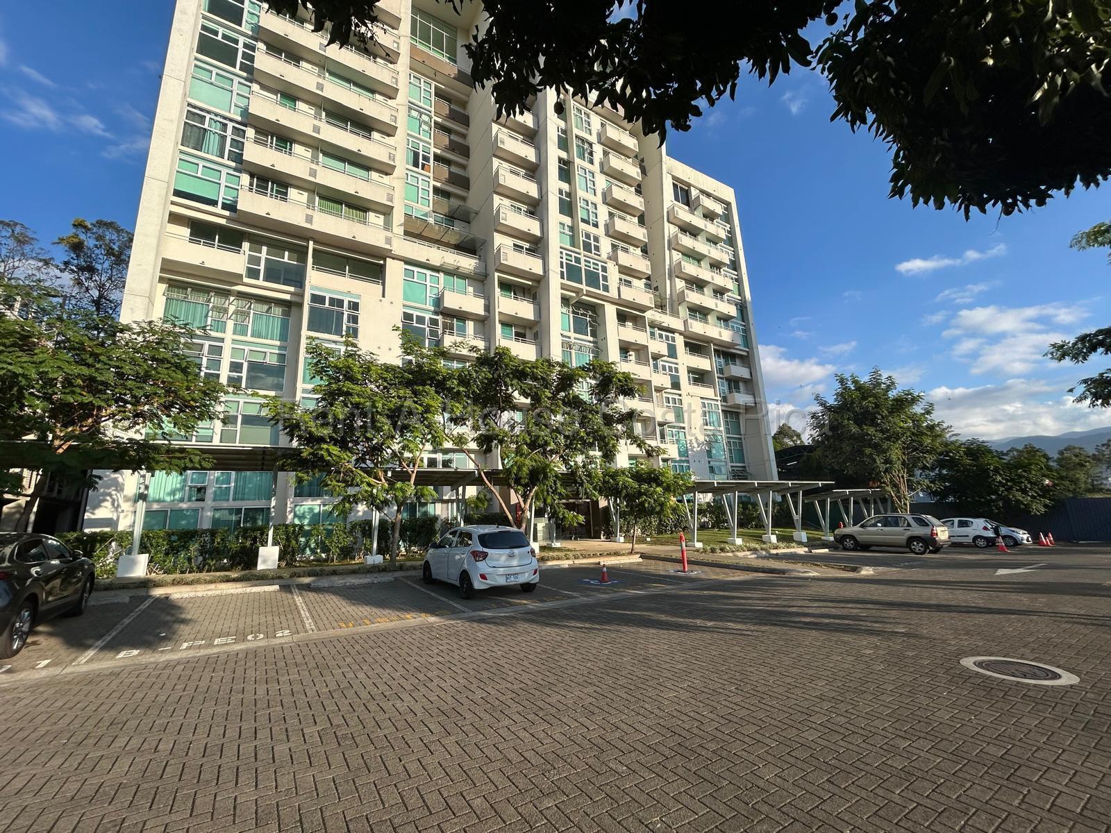 Apartamento en Torres de Heredia