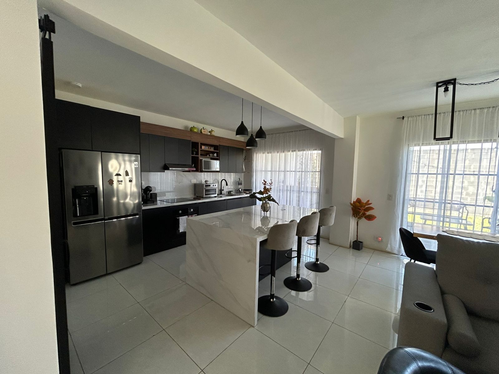 Amplia casa en alquiler condominal en Grecia