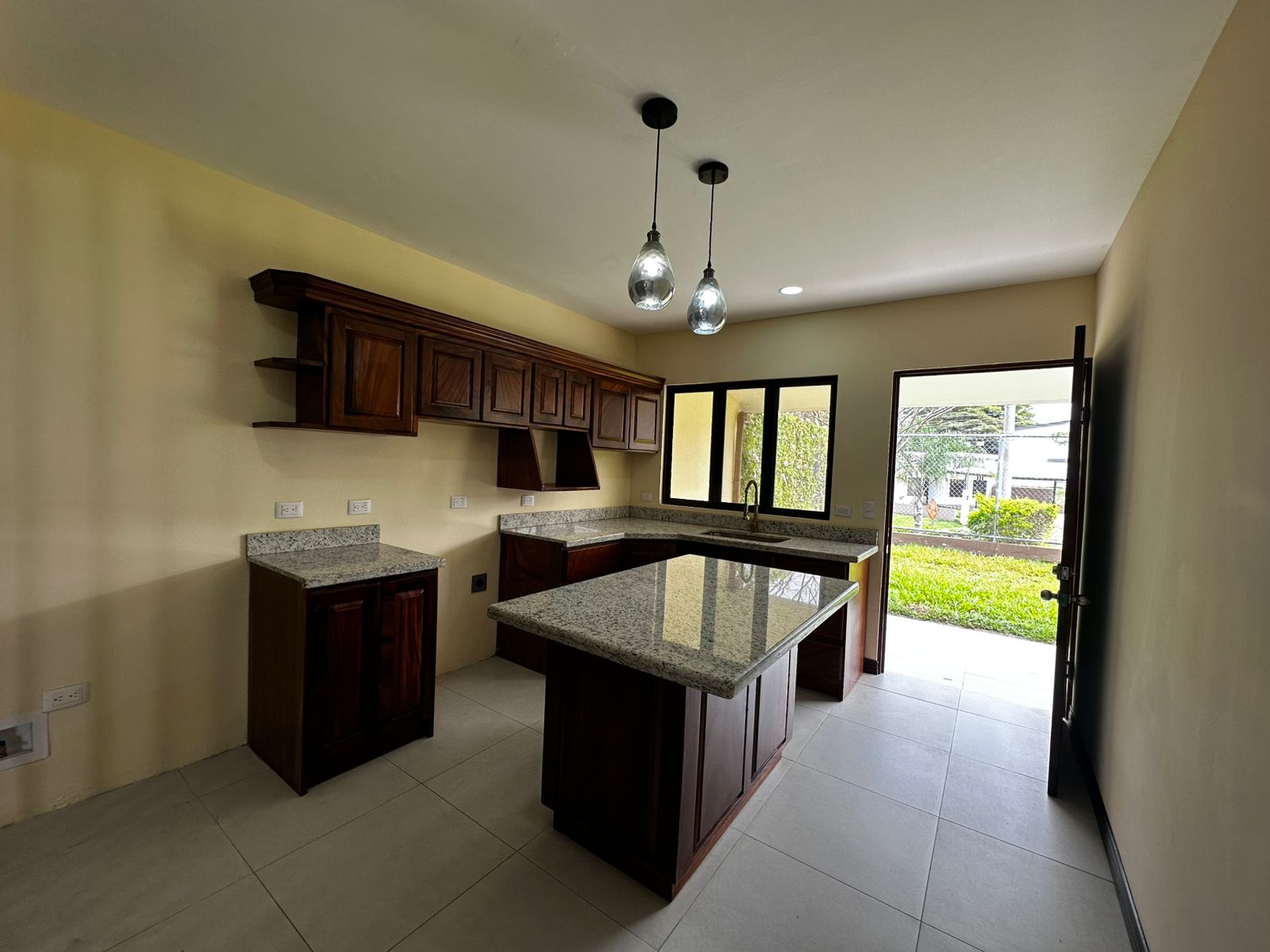 House at Condominio Altabrisa