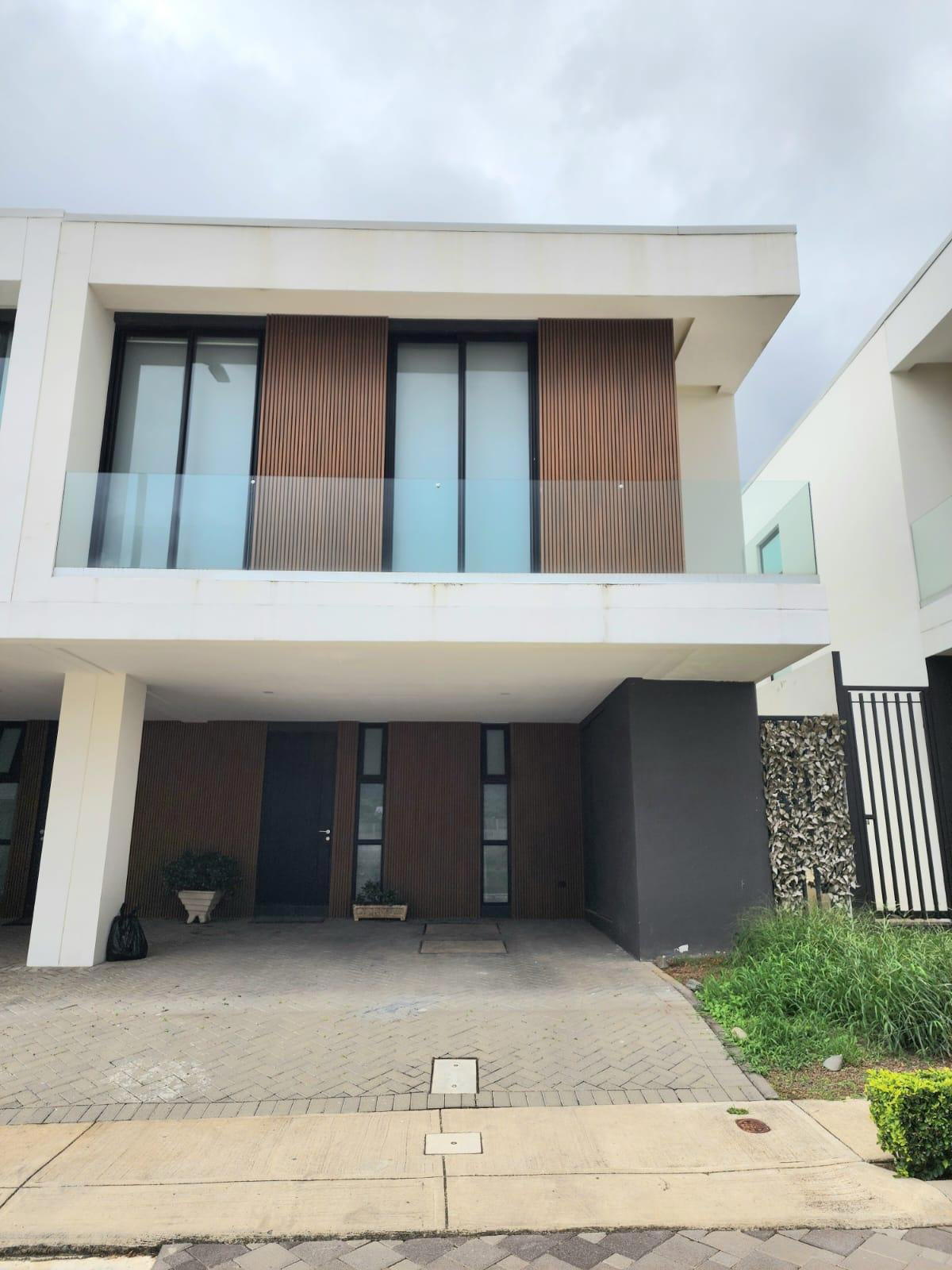 Propiedad en Condominio Santa Ana Boulevard