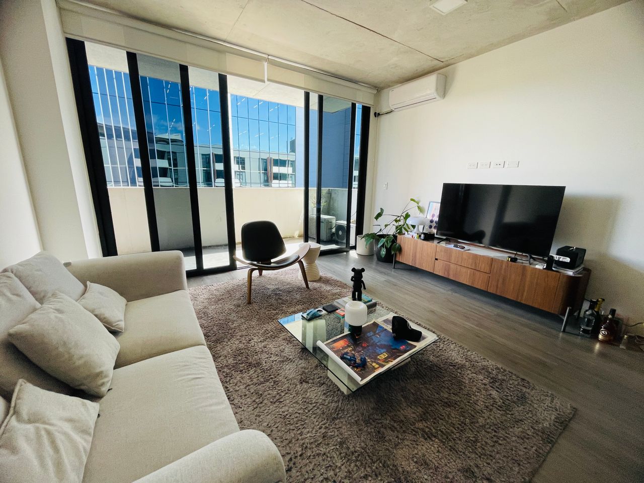 ALQUILER DE APARTAMENTO EN ESCAZU VILLAGE CON LÍNEA BLANCA