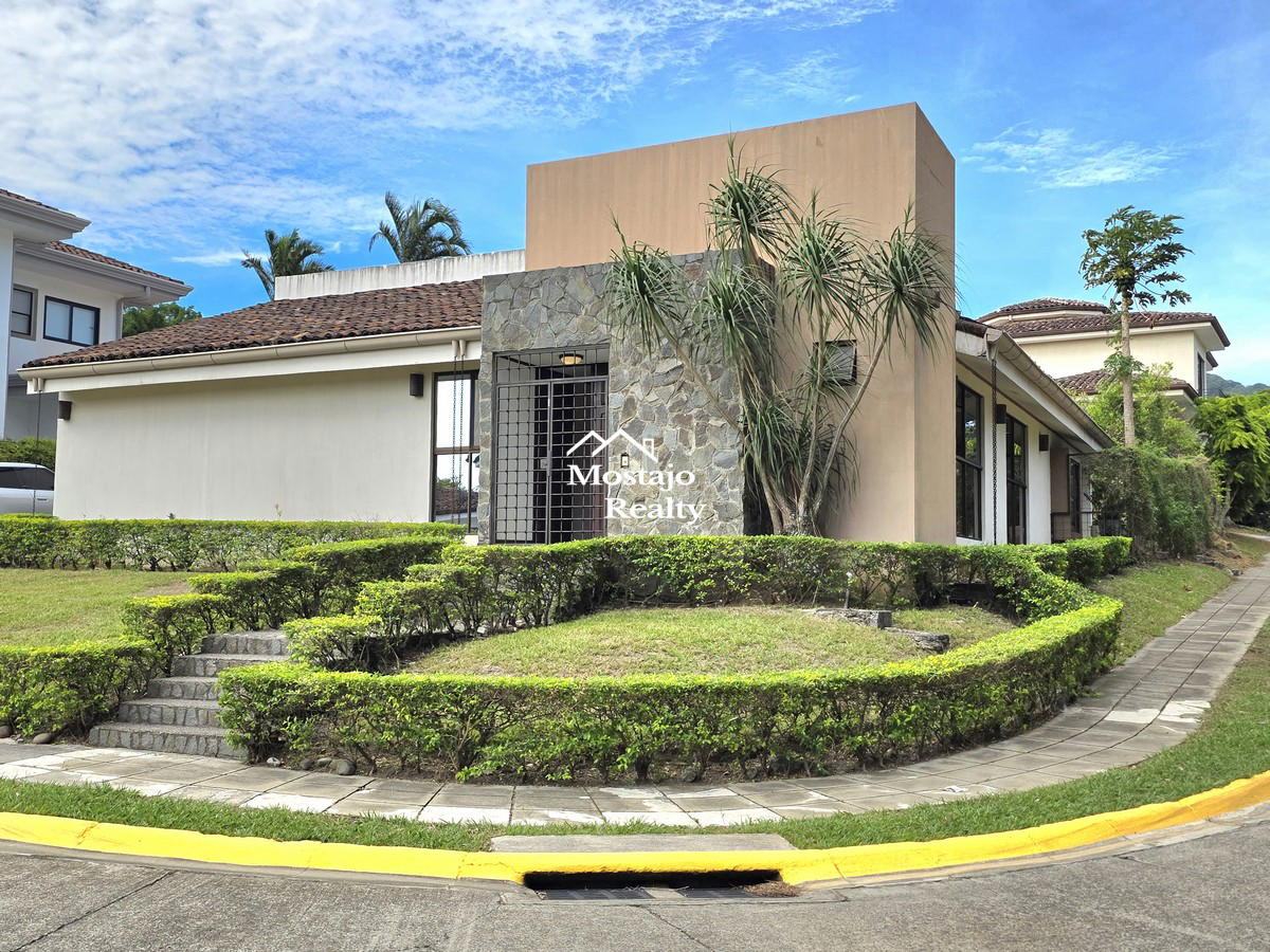 Propiedad en Condominio Bosque Dorado