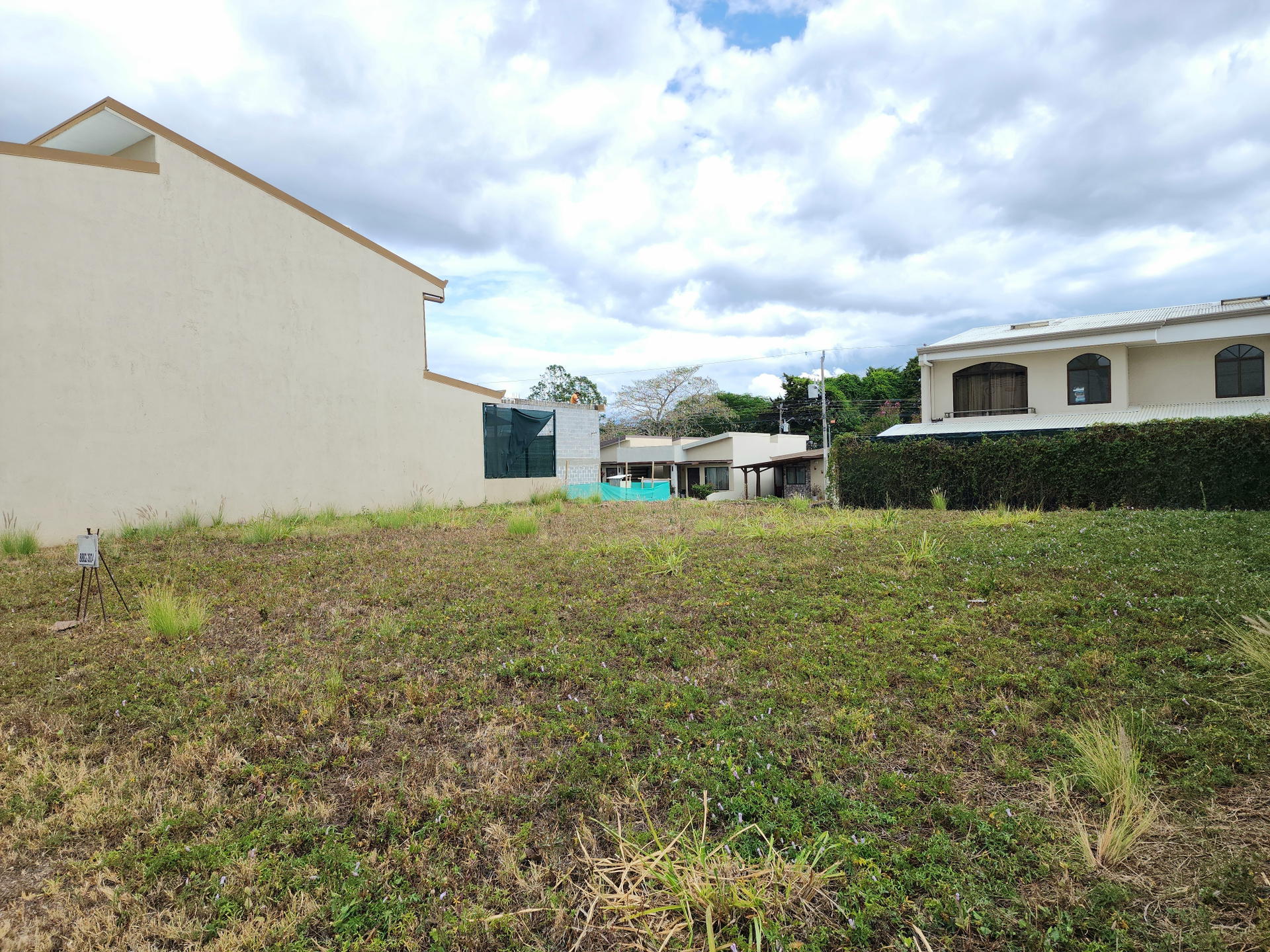 Venta de lote en Condominio Los Higuerones. Alajuela Centro.