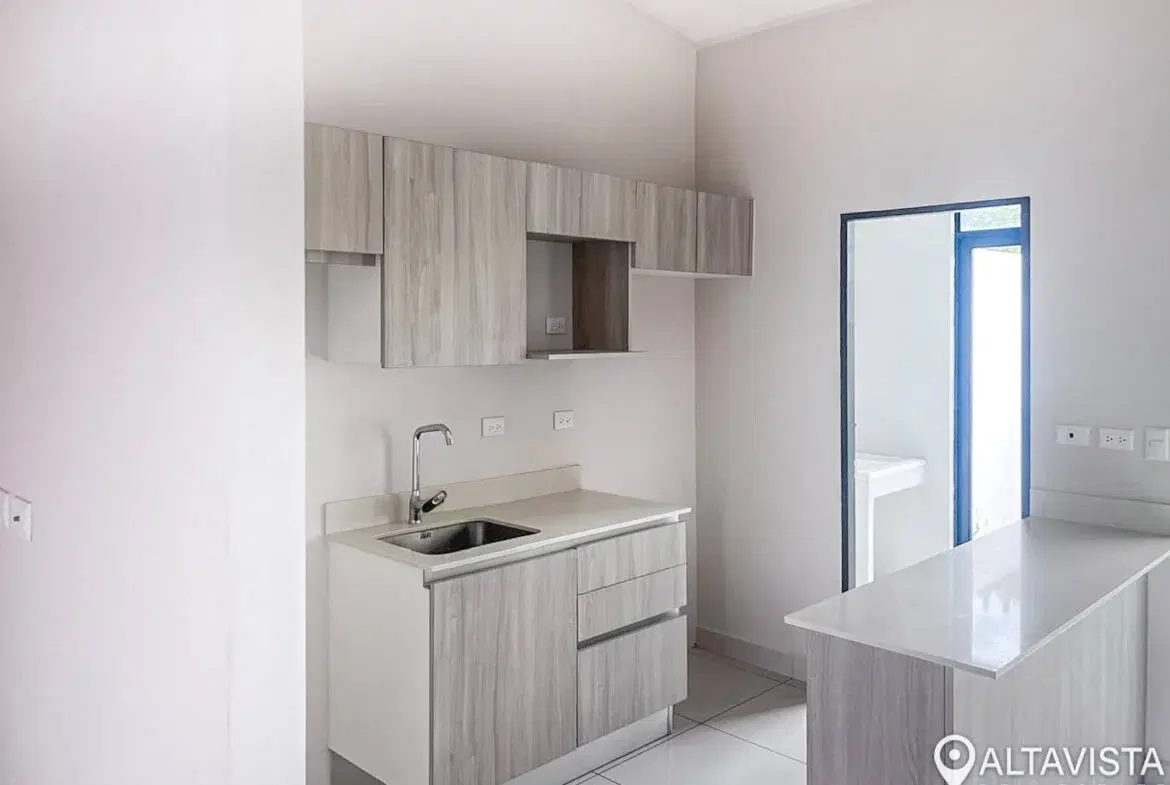 Casa en Condominio Robles de Lindora