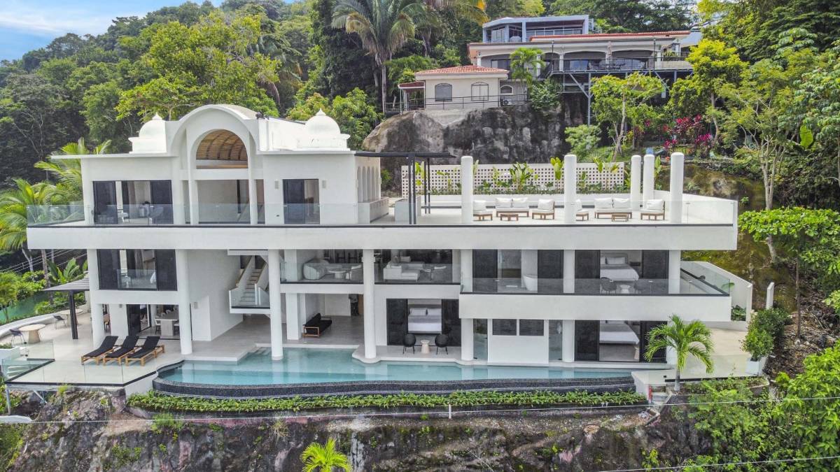 Lujo Moderno Frente al Mar | Villa de 7 Dormitorios en Punta Leona