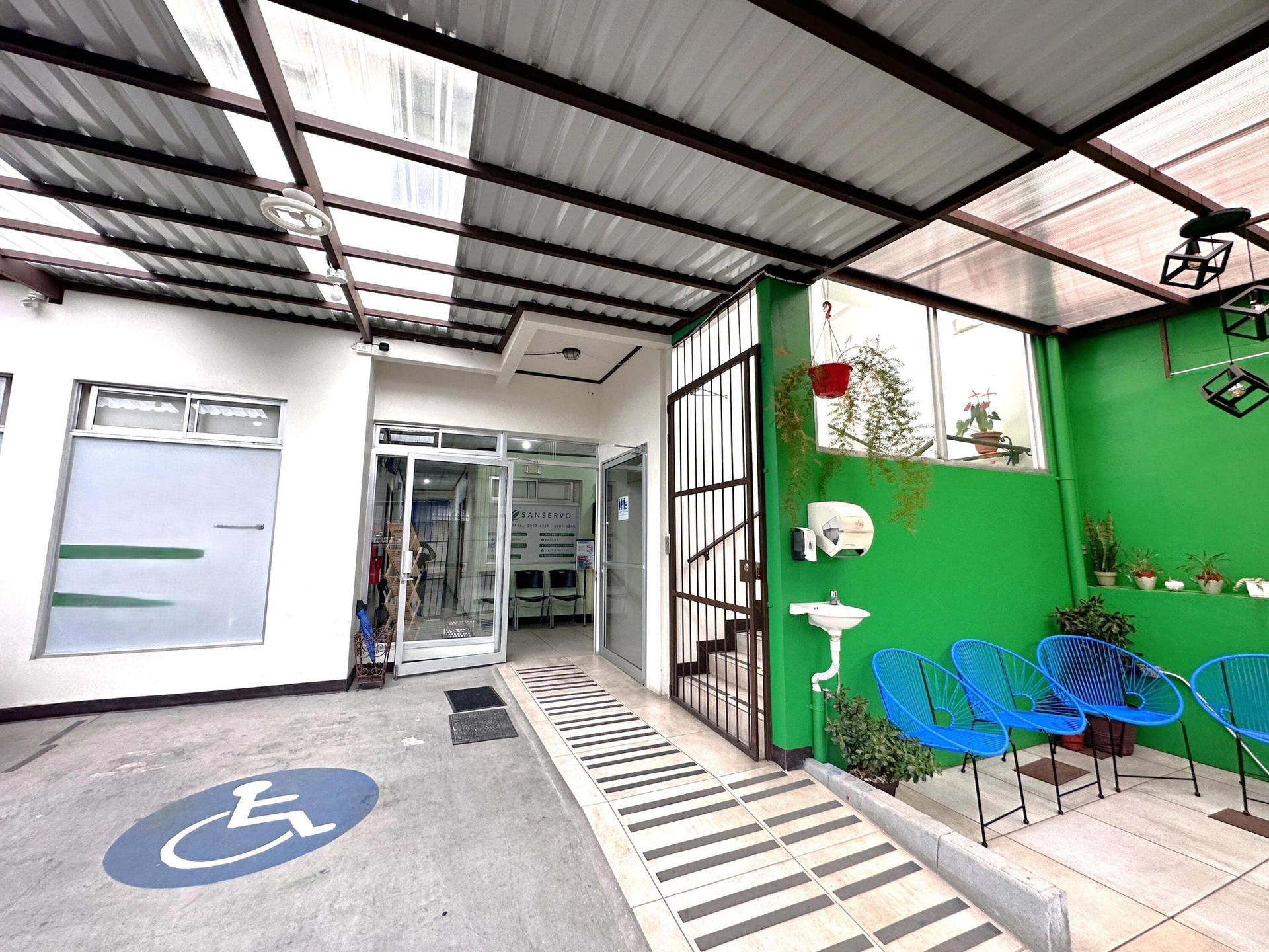Comercial en Occidental