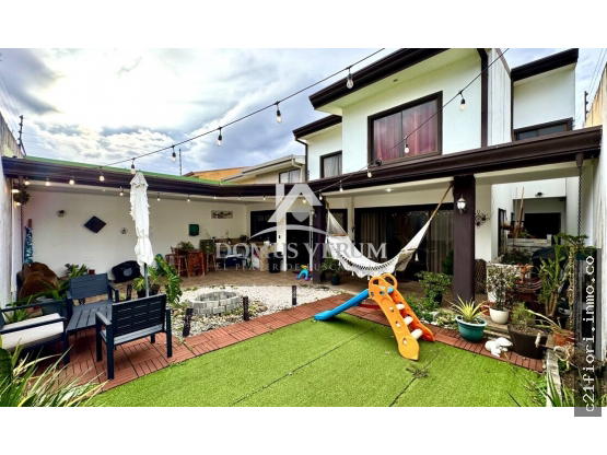 Casa En Venta En Residencial Quizarco en Santo Domingo de Heredia