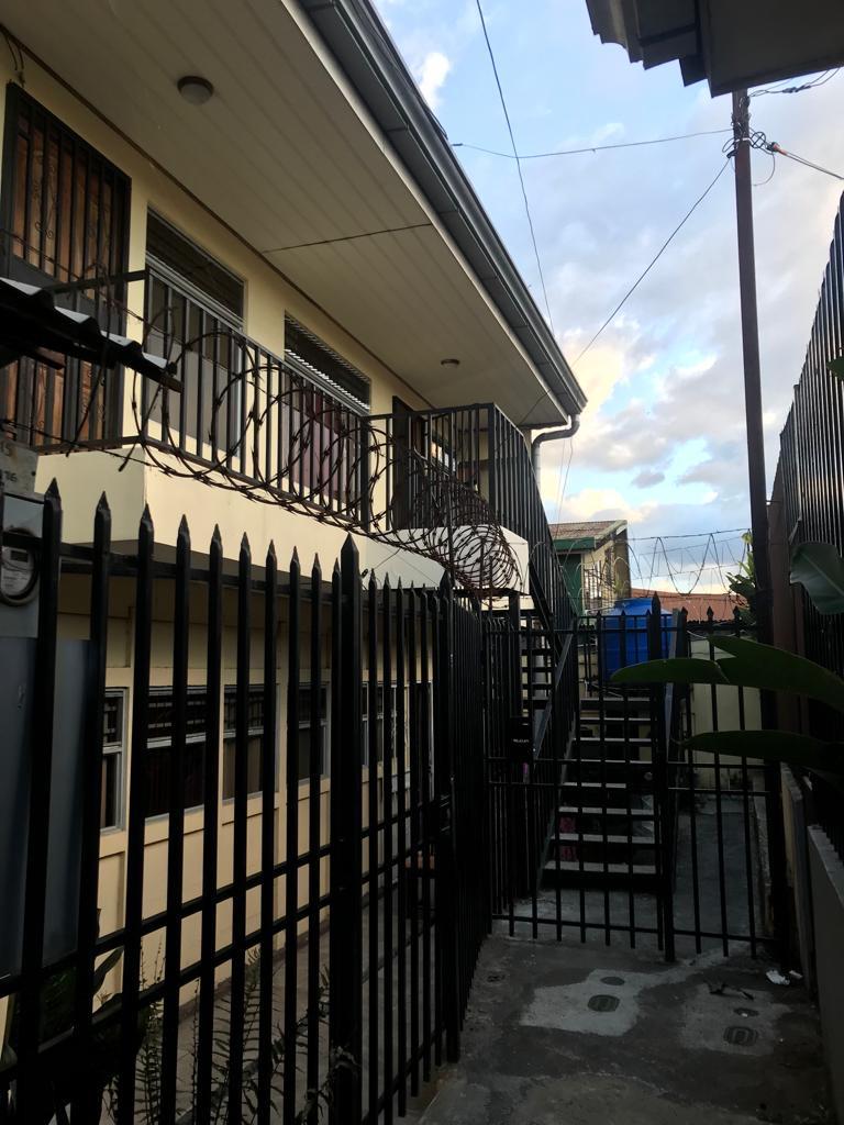 Venta de propiedad con 4 apartamentos en Hatillo 1