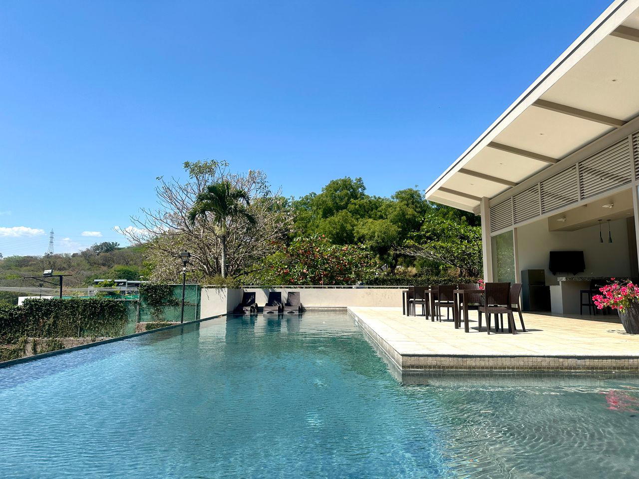 ALQUILER DE CASA EN BOSQUES DE CARAO - SANTA ANA