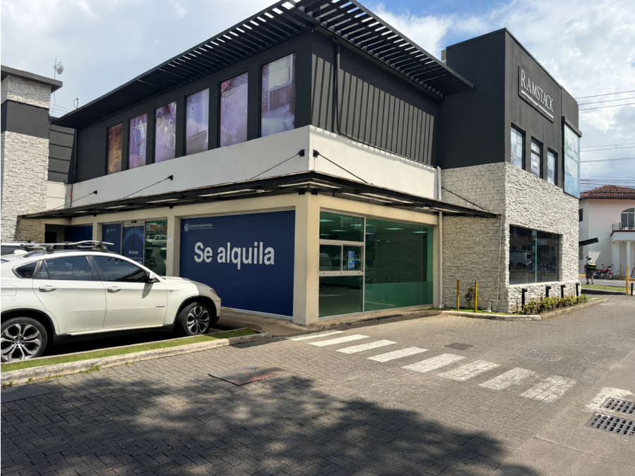 Comercial en Momentum Lindora