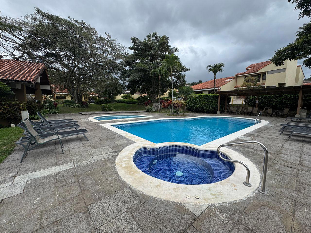 ALQUILER DE CASA EN GUACHIPELIN DE UN PISO